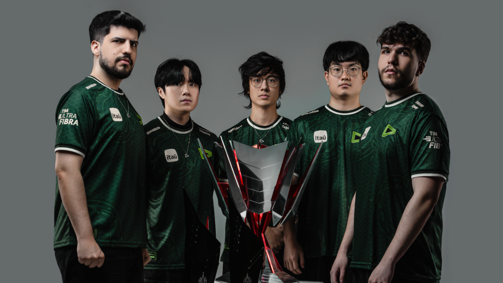 LOUD ANUNCIA COLEÇÃO HYDRA