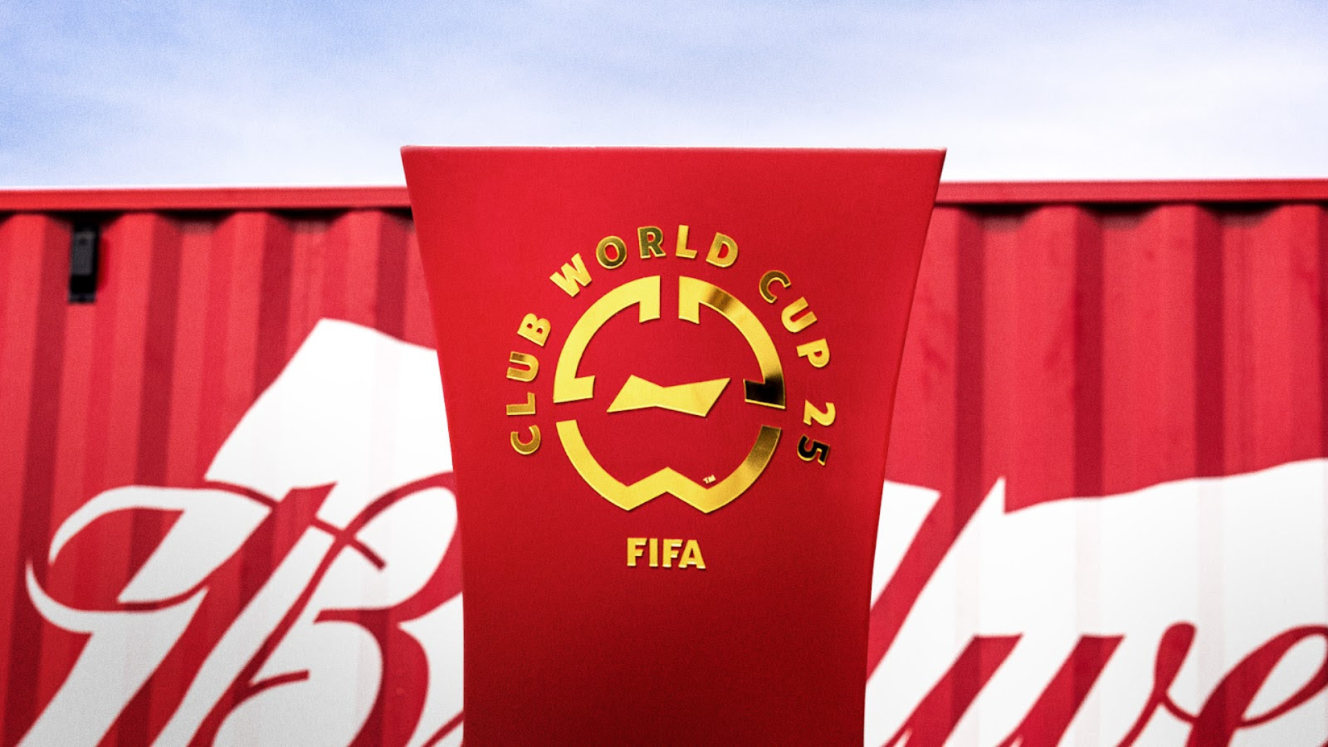 Budweiser traz ao Brasil o troféu da Copa do Mundo de Clubes FIFA 2025™